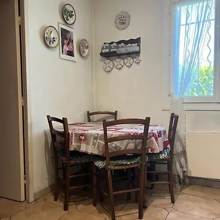 Maison Familiale Idealement Situee Avec Le Confort