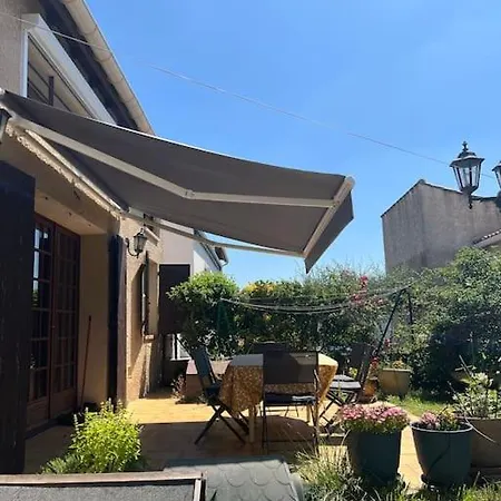 Maison Familiale Idealement Situee Avec Le Confort