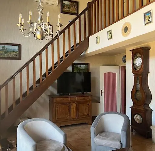 Maison Familiale Idealement Situee Avec Le Confort