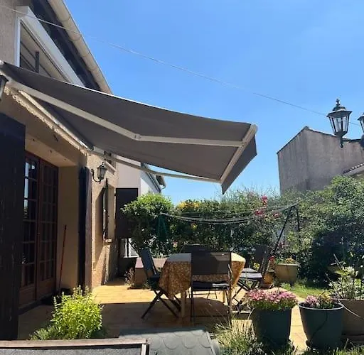 Maison Familiale Idealement Situee Avec Le Confort